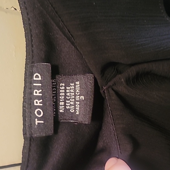 TORRID sheer Blouse - Picture 4 of 4